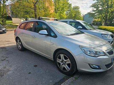 Begagnad Opel Astra 160 HK (117 kW) 2011 Silver Kombi