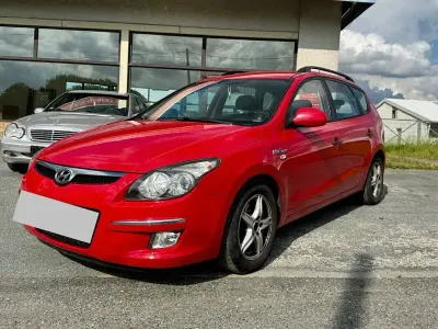 Gebraucht Hyundai i30 116 PS (85 kW) 2010 Rot Kombi