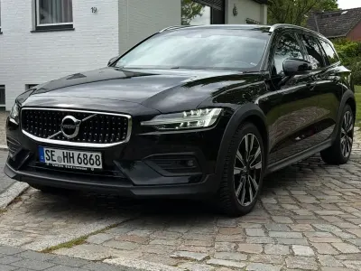 Używany Volvo V60 CC 197 KM (144 kW) 2019 Czarny Kombi