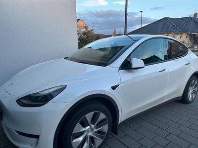 Weiß Gebraucht 2023 Tesla Model Y Standard Range SUV | 32.300 € (Fairer Preis)