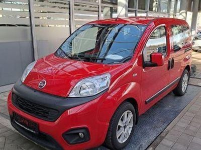 Gebraucht Fiat Qubo Lounge 80 PS (58 kW) 2017 Rot Van / Kleinbus