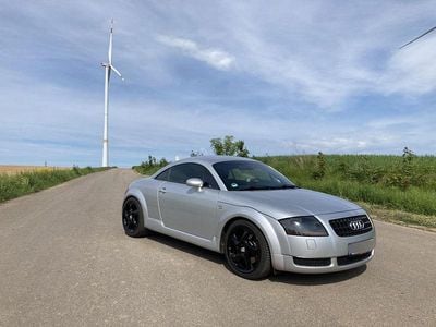 Second-hand Audi TT Sport 224 CP (164 kW) 1999 Argintiu Coupe