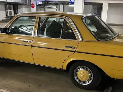 Gebraucht Mercedes 230 109 PS (80 kW) 1977 Gold Limousine