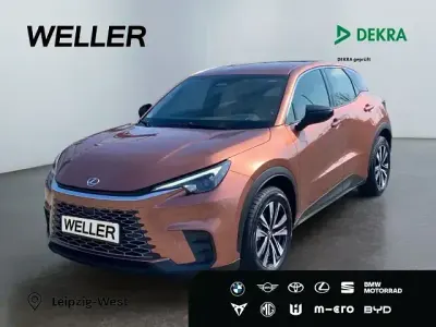 Gebraucht Lexus LBX 136 PS (100 kW) 2025 Rot SUV
