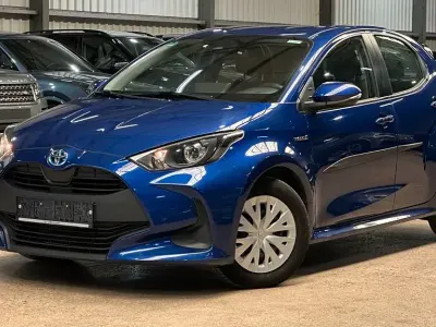 Gebraucht Toyota Yaris Hybrid Club 92 PS (67 kW) 2021 Blau Limousine