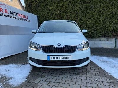 Weiß Gebraucht 2015 Skoda Fabia Ambition Kleinwagen | 5.200 € (Teuer)