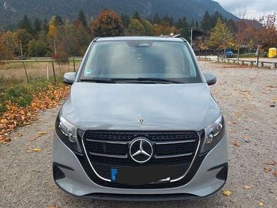 Mercedes V220