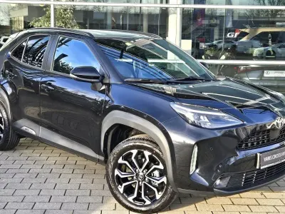 Neu Toyota Yaris Cross 131 PS (96 kW) 2026 Schwarz SUV