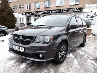Grau Gebraucht 2019 Dodge Grand Caravan Van / Kleinbus | 13.500 €