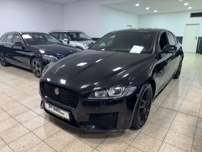 Gebraucht Jaguar XF Chequered Flag 179 PS (131 kW) 2020 Schwarz Limousine