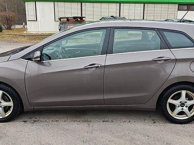 Grau Gebraucht 2015 Hyundai i30 Trend Kombi | 7.000 € (Fairer Preis)