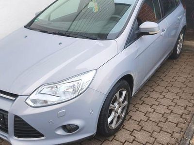 Gebraucht Ford Focus Ambiente 105 PS (77 kW) 2011 Grau Limousine