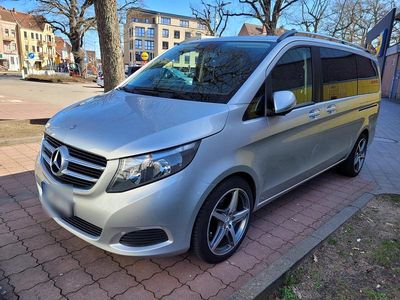 Gebraucht Mercedes V220 163 PS (119 kW) 2016 Silber Van / Kleinbus