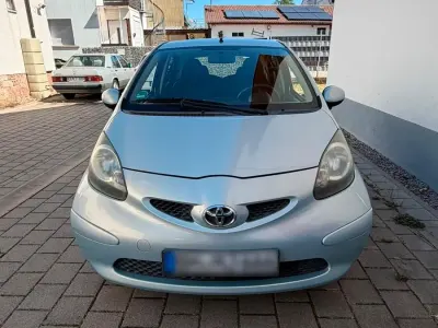 Gebraucht Toyota Aygo 68 PS (50 kW) 2005 Silber Kleinwagen