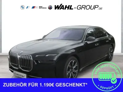 Gebraucht BMW 750e Sport Line 489 PS (359 kW) 2025 Schwarz Limousine