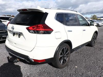 Weiß metallic weiß metallic Gebraucht 2018 Nissan X-Trail Tekna SUV | 20.916 € (Teuer)