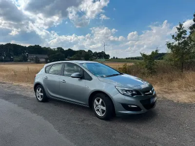 Gebraucht Opel Astra 120 PS (88 kW) 2013 Grau Limousine