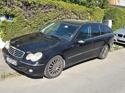 Second-hand Mercedes C220 Avantgarde 150 CP (110 kW) 2005 Negru Break