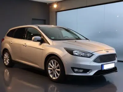 Gebraucht Ford Focus Titanium 125 PS (91 kW) 2016 Grau Limousine
