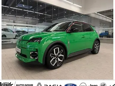 Usata Renault R5 Urban 89 kW (122 CV) 2025 Verde Utilitaria