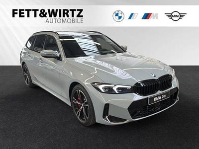 Black sapphire metallic Neu 2025 BMW 320 M Sport Kombi | 52.190 € (Guter Preis)