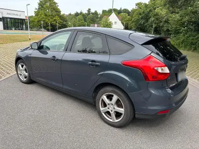 Gebraucht Ford Focus 101 PS (74 kW) 2014 Grau Limousine