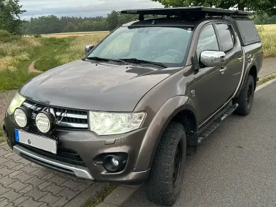 Gebraucht Mitsubishi L200 Diamant Edition 178 PS (130 kW) 2015 Braun Pickup