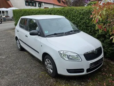 Gebraucht Skoda Fabia 60 PS (44 kW) 2010 Weiß Kleinwagen