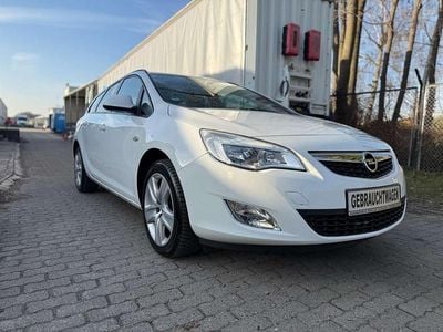 Gebraucht Opel Astra Design Edition 140 PS (102 kW) 2011 Weiß Kombi