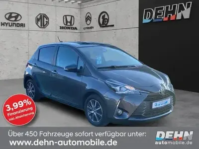 Gebraucht Toyota Yaris Club 112 PS (82 kW) 2020 Grey metallic Limousine