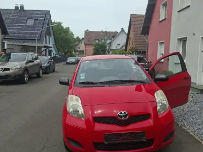 Gebraucht Toyota Yaris 69 PS (50 kW) 2009 Rot Kleinwagen