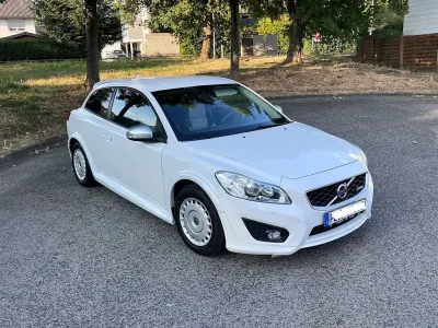 Gebraucht Volvo C30 R-Design 114 PS (83 kW) 2012 Ice white solid / solid Kleinwagen
