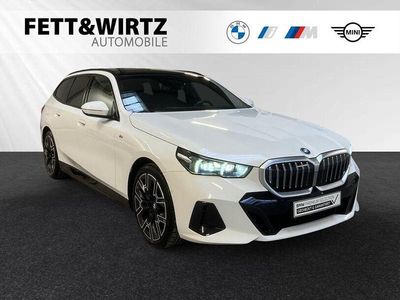 Gebraucht BMW 550e M Sport 489 PS (359 kW) 2025 Alpinweiß Kombi