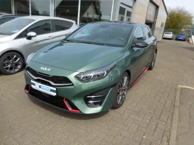 Gebraucht Kia ProCeed GT 204 PS (150 kW) 2023 (exg) experience green met. Kombi