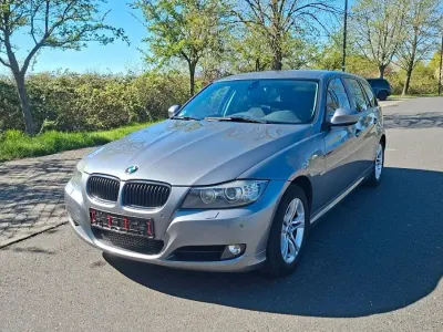 Gebraucht BMW 318 143 PS (105 kW) 2011 Grau Kombi