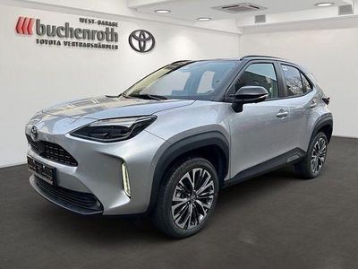 Gebraucht Toyota Yaris Hybrid Advance 131 PS (96 kW) 2024 Shimmering silver metallic / schwarz SUV
