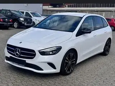 Second-hand Mercedes B200 Night 163 CP (119 kW) 2020 Alb Monovolum