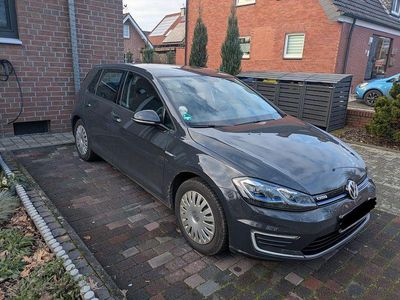 Grau Gebraucht 2020 VW e-Golf Kleinwagen | 15.500 € (Etwas zu teuer)