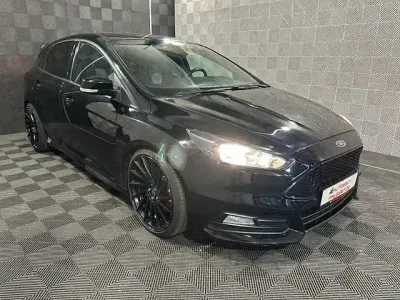 Używany Ford Focus ST 250 KM (183 kW) 2016 Czarny Sedan/Limuzyna
