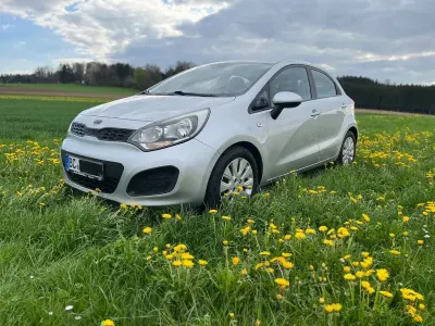 Gebraucht Kia Rio Edition 7 109 PS (80 kW) 2012 Silber Limousine