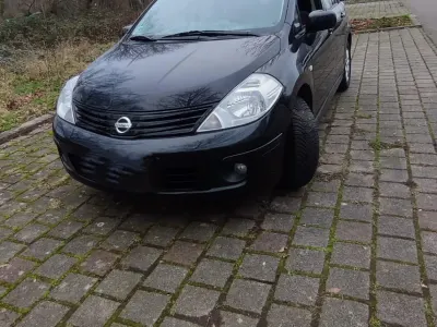 Gebraucht Nissan Tiida 110 PS (80 kW) 2011 Schwarz Kleinwagen