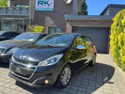 Usata Peugeot 208 Allure 82 CV (60 kW) 2017 Nero Utilitaria