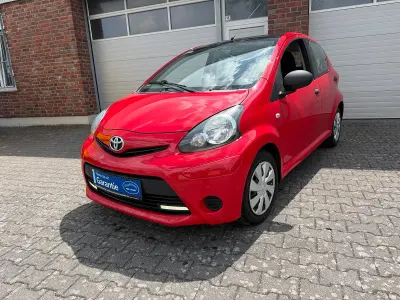 Gebraucht Toyota Aygo 67 PS (49 kW) 2014 Rot Kleinwagen