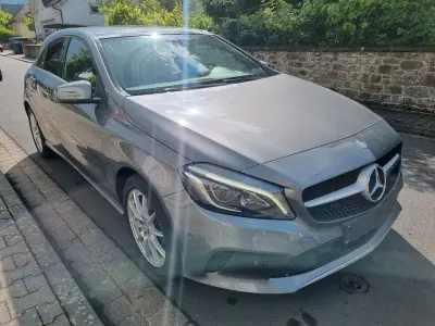 Gebraucht Mercedes A200 Urban 136 PS (100 kW) 2016 Grau Limousine