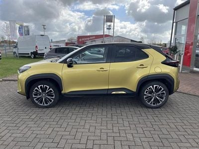 Usata Toyota Yaris Cross Elegant 116 CV (85 kW) 2022 Oro SUV