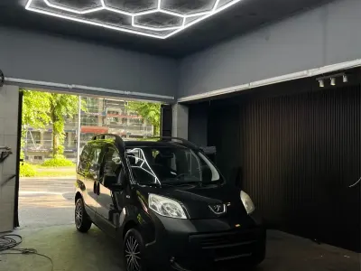 Gebraucht Peugeot Bipper 73 PS (53 kW) 2010 Schwarz Van / Kleinbus