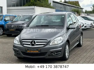 Gebraucht Mercedes B180 116 PS (85 kW) 2011 Grau Van / Kleinbus