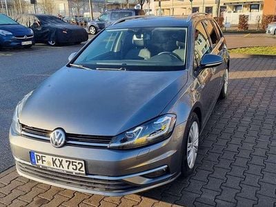 Grau Gebraucht 2017 VW Golf VII Highline Kombi | 12.800 € (Etwas zu teuer)