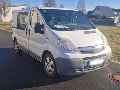 Second-hand Opel Vivaro 146 CP (107 kW) 2011 Alb Monovolum