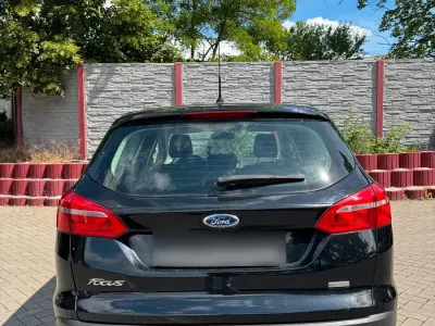 Gebraucht Ford Focus 125 PS (91 kW) 2016 Schwarz Kombi